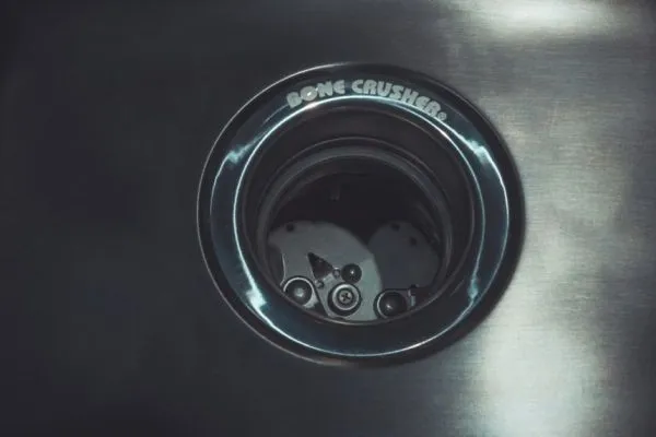 Измельчитель пищевых отходов бытовой BoneCrusher 910 /Slim line